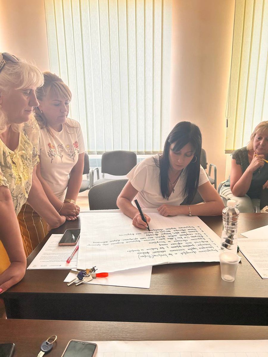 Безпечна залізнична зупинка та дороги до неї в урочищі Купчі в селі Ужок — фото 1